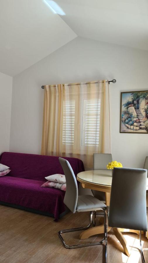 Apartments Rupe Примоштен Екстер'єр фото